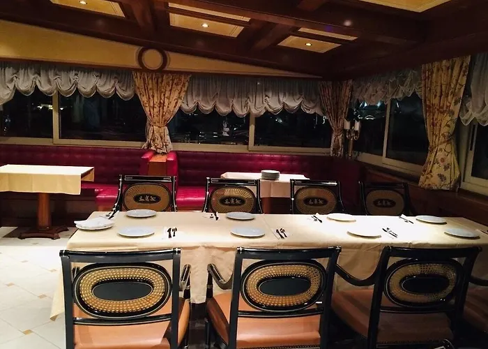 Champagne Palace 4*