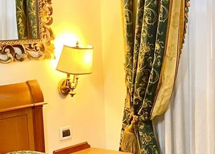Hotel Champagne Palace 4*