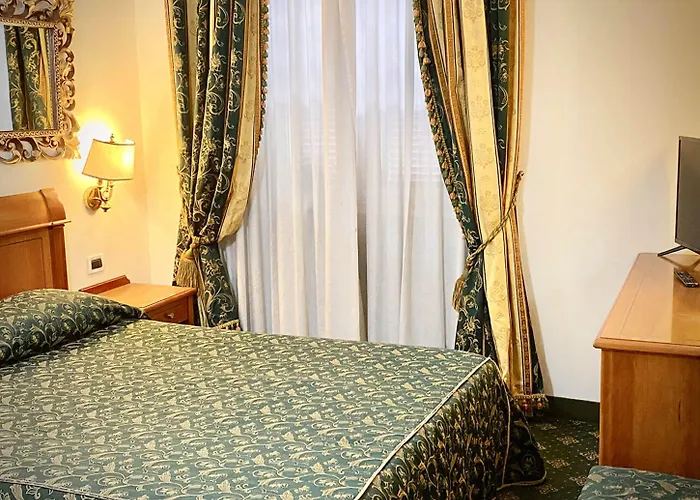 Hotel Champagne Palace 4*