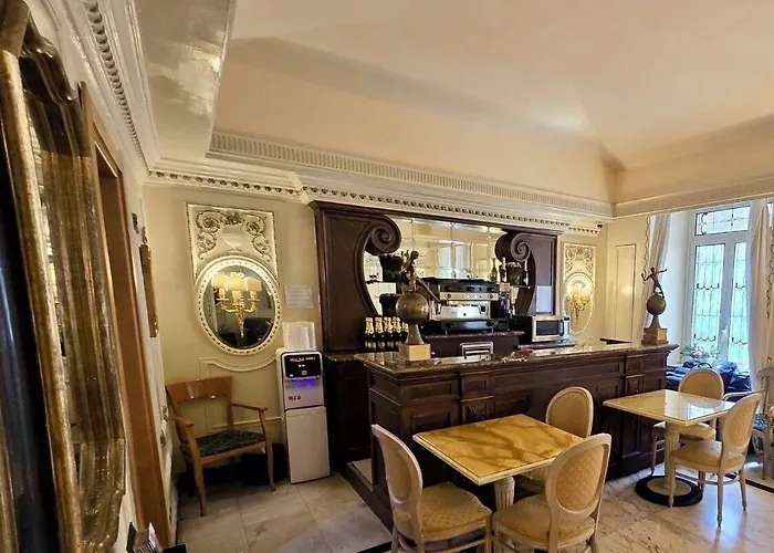 Hotel Champagne Palace