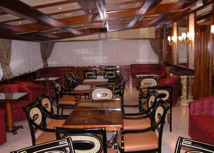 Champagne Palace Hotel 4*